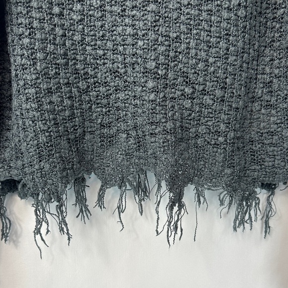 V ery j Women's Grayish Blue V-Neck Frayed Hem Sweater - Picture 3 of 7